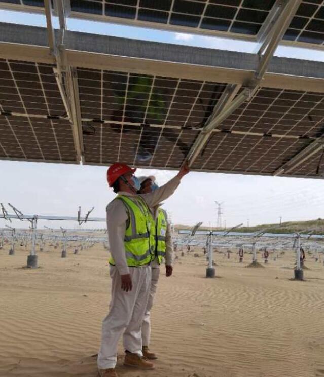 我国最大沙漠集中式光伏发电基地在达拉特并网