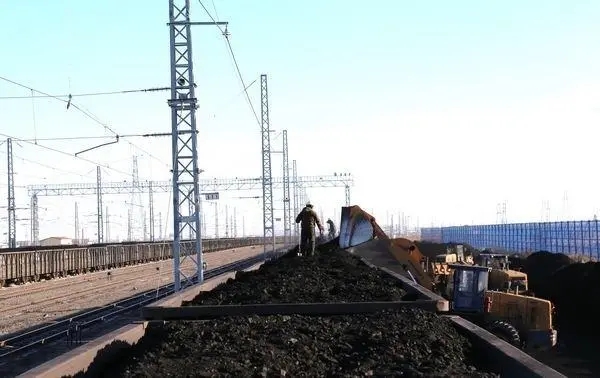 哈尔滨铁路运输煤炭突破9000万吨 确保今冬供暖播